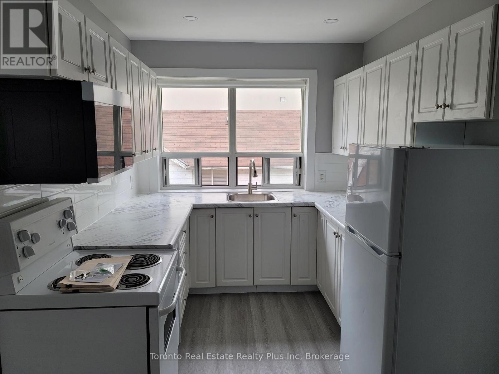 304 - 312 DOUGLAS AVENUE, Toronto, Ontario