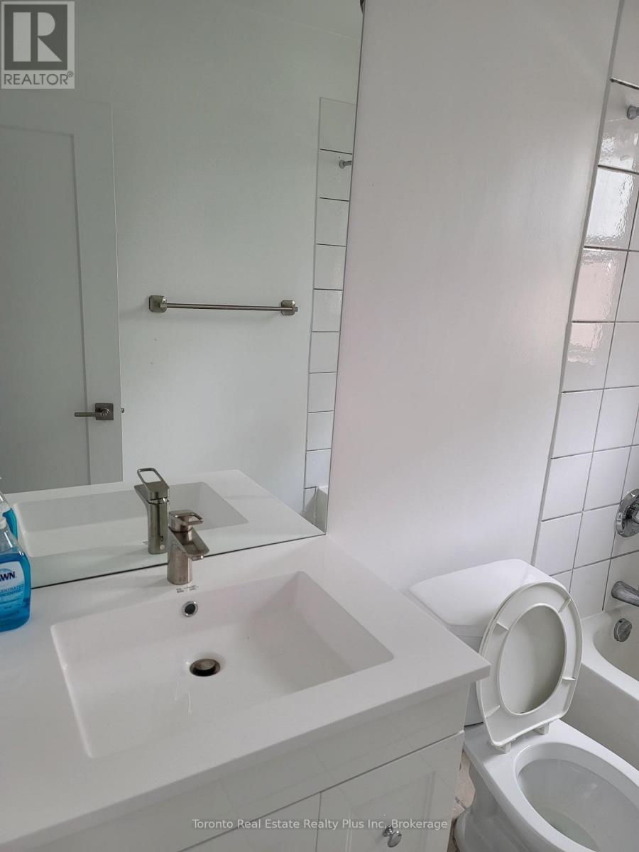 304 - 312 Douglas Avenue, Toronto, Ontario  M5M 1H1 - Photo 9 - C12413338