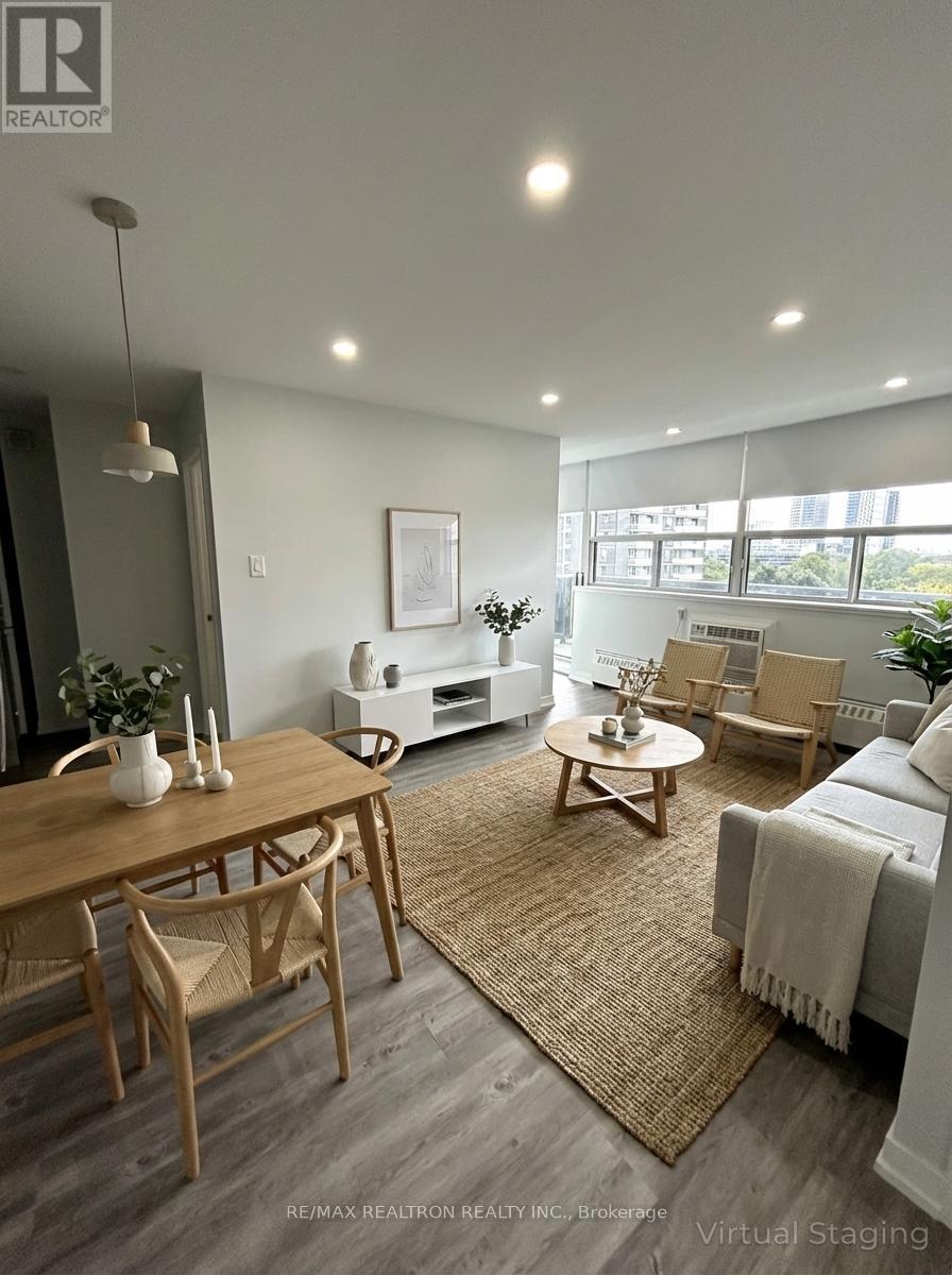 702 - 15 Walmer Road, Toronto, Ontario  M5R 2X1 - Photo 4 - C12680404