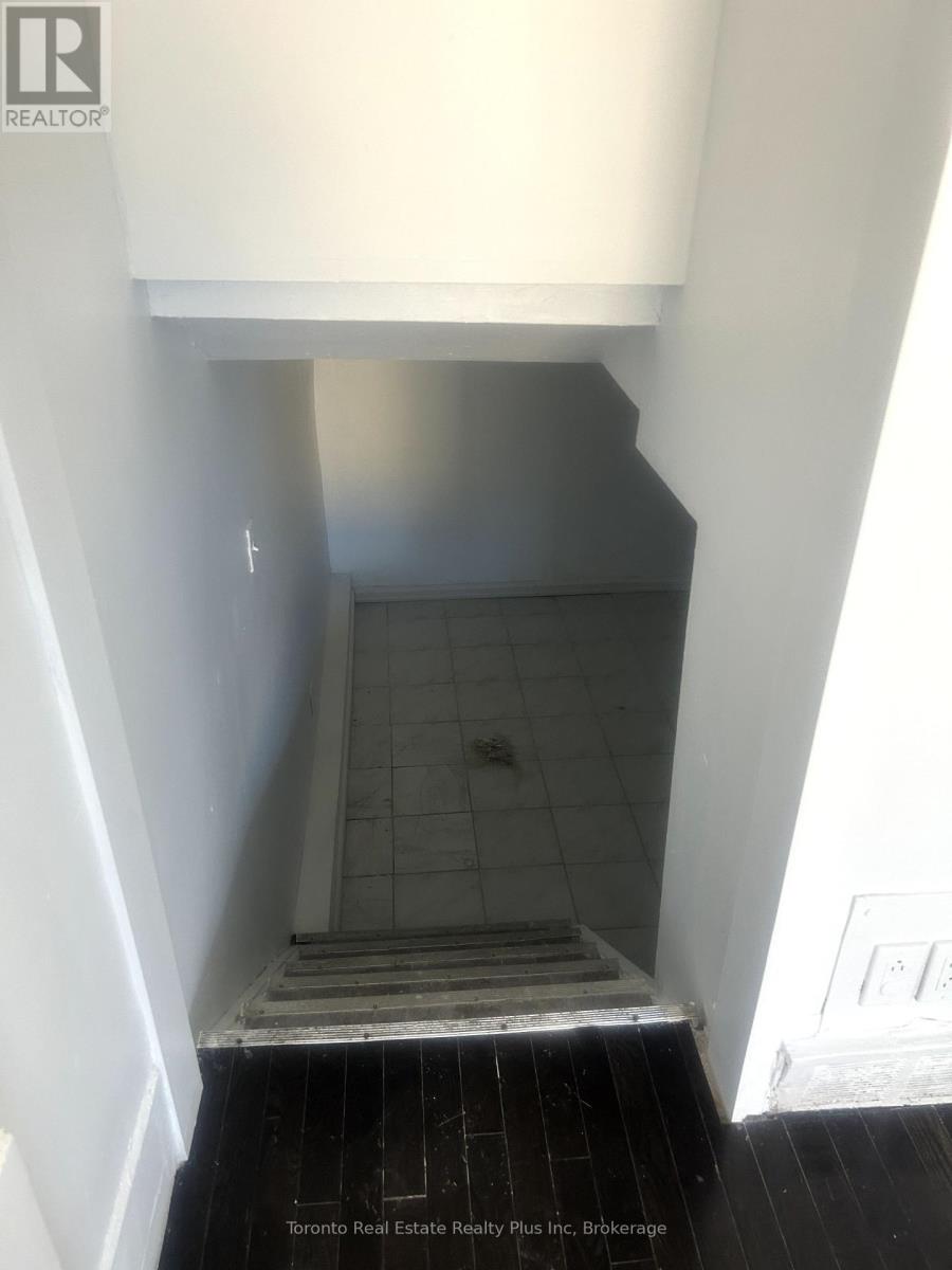 Front - 1293 Gerrard Street E, Toronto, Ontario  M4L 1Y8 - Photo 12 - E12386369