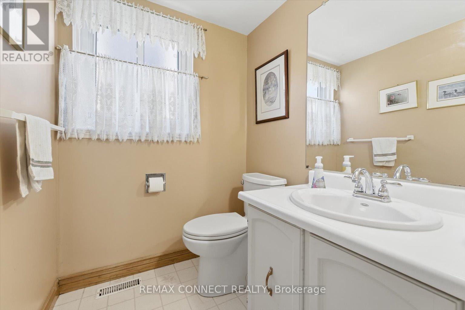 4307 Garnetwood Chase, Mississauga, Ontario  L4W 2H1 - Photo 18 - W12626926