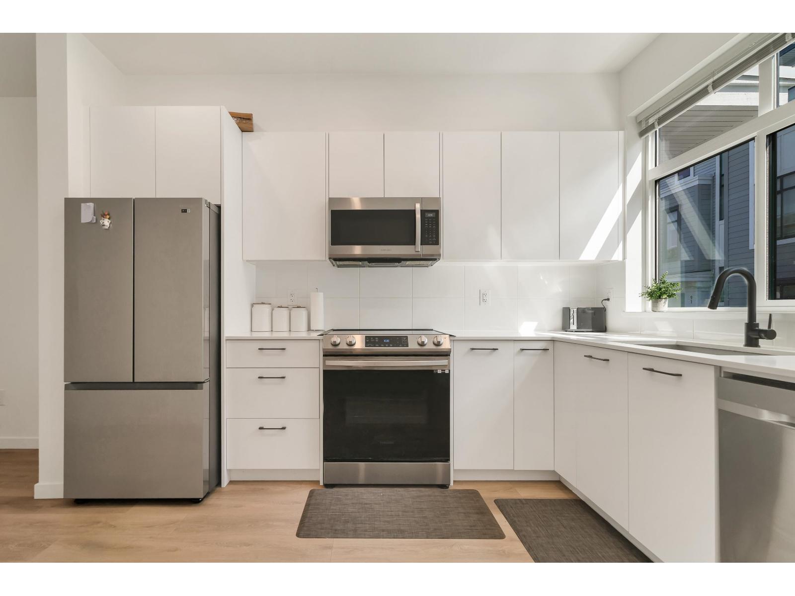 99 15235 Sitka Drive, Surrey, British Columbia  V3S 0A9 - Photo 3 - R3082442