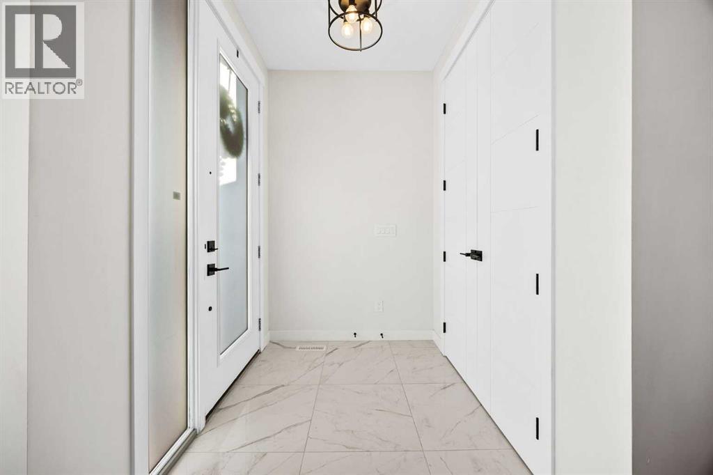 4635 79 Street Nw, Calgary, Alberta  T3B 2P1 - Photo 3 - A2277955