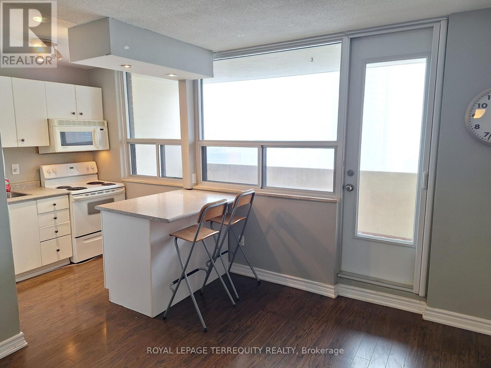 1505 - 40 Homewood Avenue, Toronto, Ontario  M4Y 2K2 - Photo 2 - C12728874