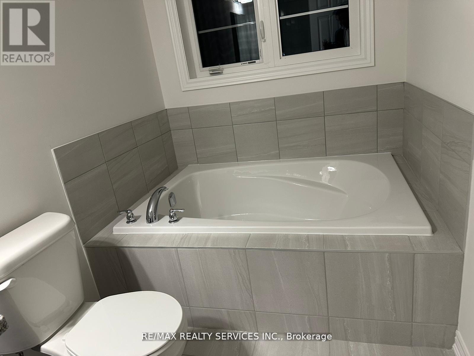 93 Air Dancer Crescent, Oshawa, Ontario  L1L 0V3 - Photo 9 - E12728814