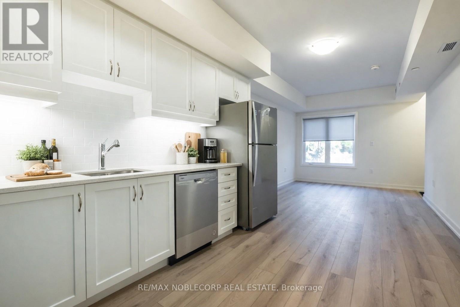 2205 - 58 Elizabeth Street S, Richmond Hill, Ontario  L4C 5W2 - Photo 2 - N12493970