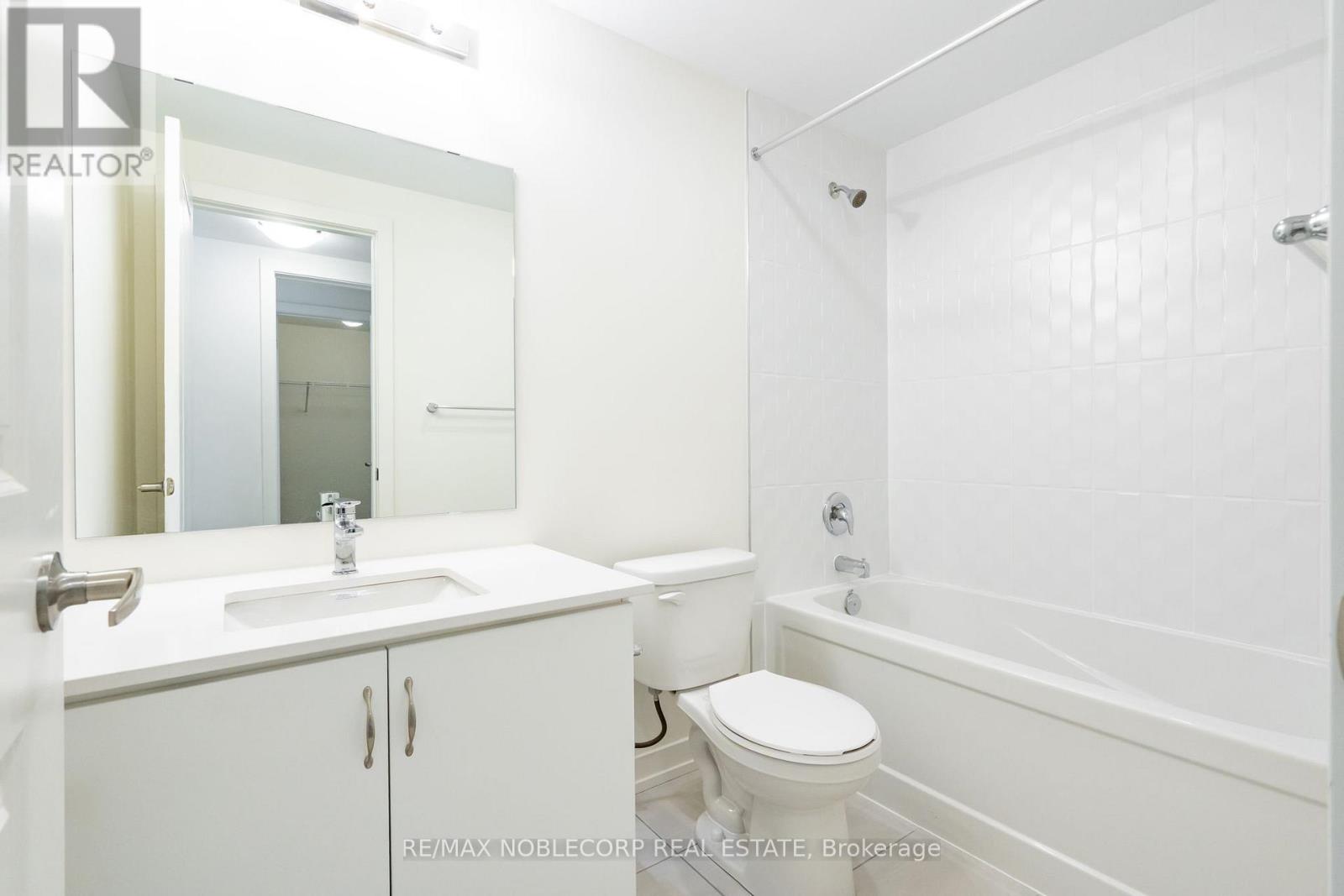 2205 - 58 Elizabeth Street S, Richmond Hill, Ontario  L4C 5W2 - Photo 4 - N12493970