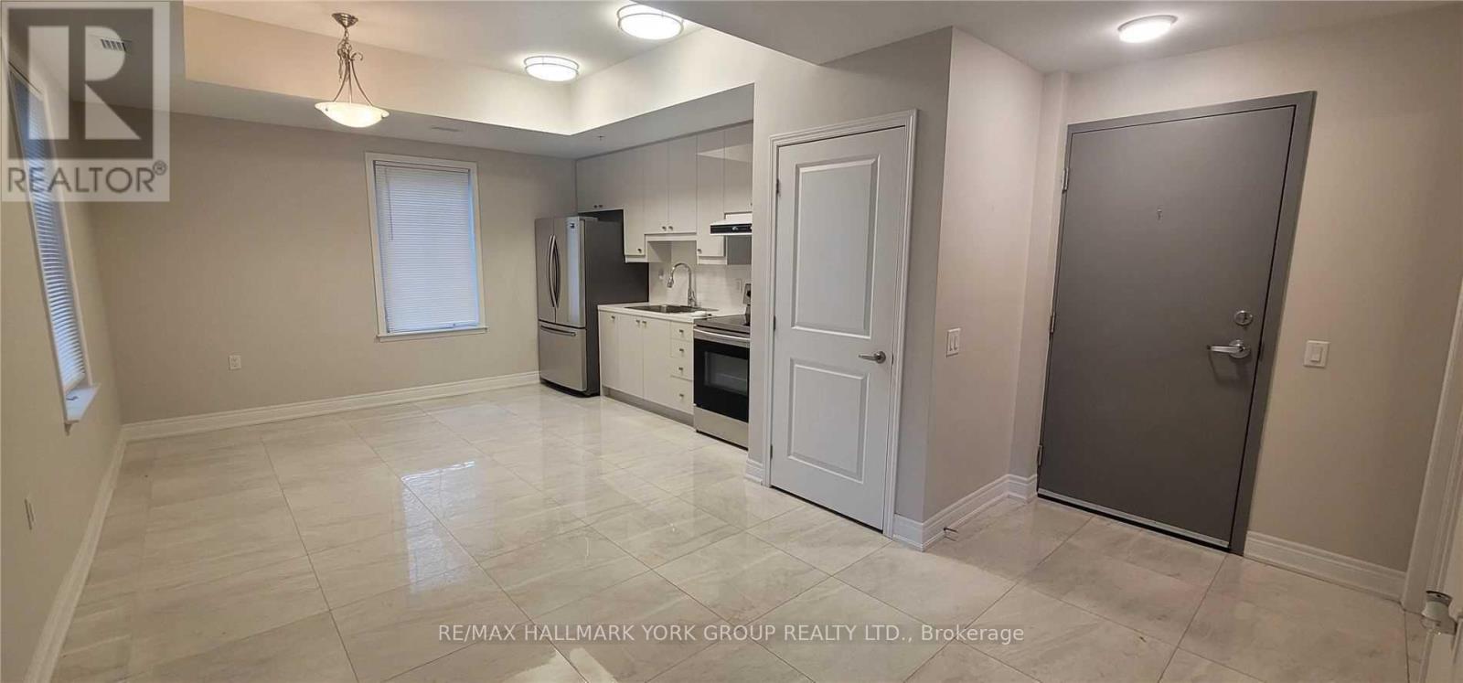 108 - 32 Wellington Street E, Aurora, Ontario  L4G 1H5 - Photo 2 - N12728806