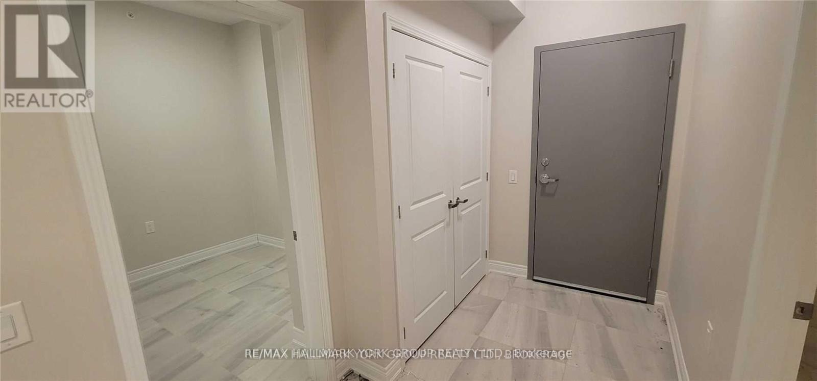 102 - 32 Wellington Street E, Aurora, Ontario  L4G 1H5 - Photo 3 - N12728850