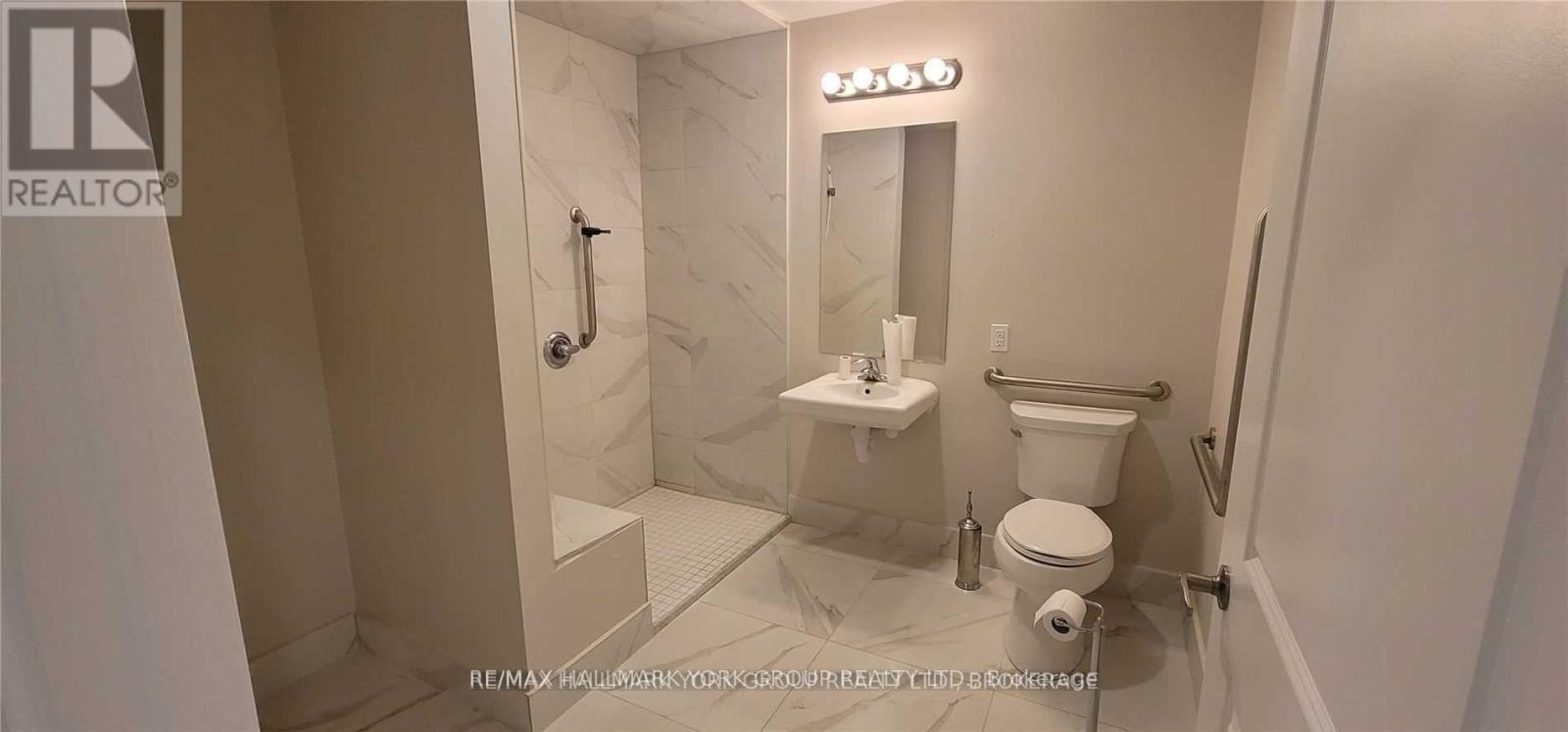 102 - 32 Wellington Street E, Aurora, Ontario  L4G 1H5 - Photo 4 - N12728850