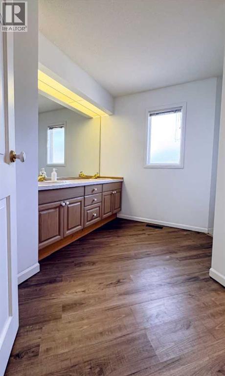 10010 89 Street Nw, Peace River, Alberta  T8S 1N8 - Photo 28 - A2260998