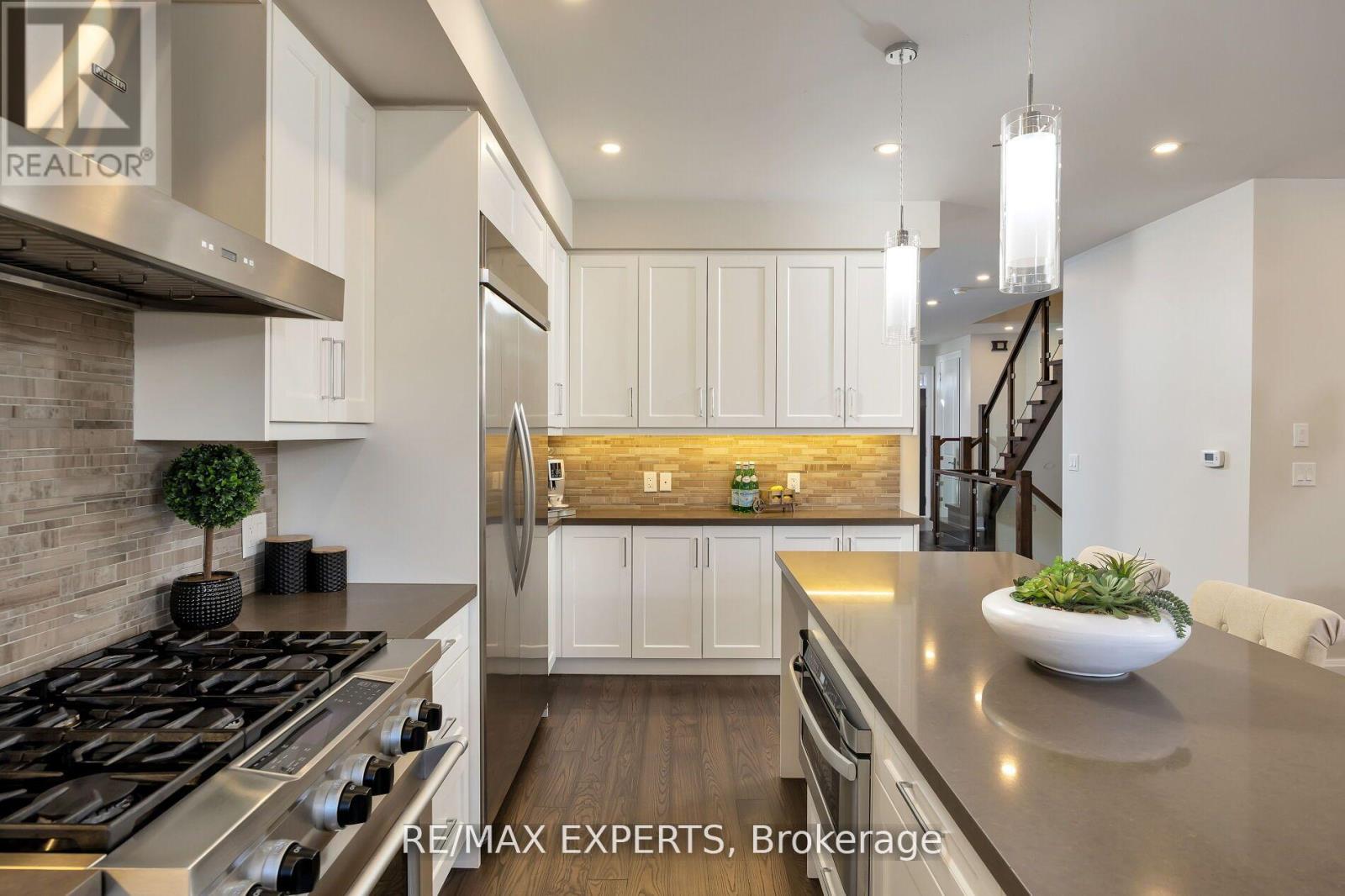 5 Dartmouth Crescent, Toronto, Ontario  M8V 1W9 - Photo 11 - W12728828