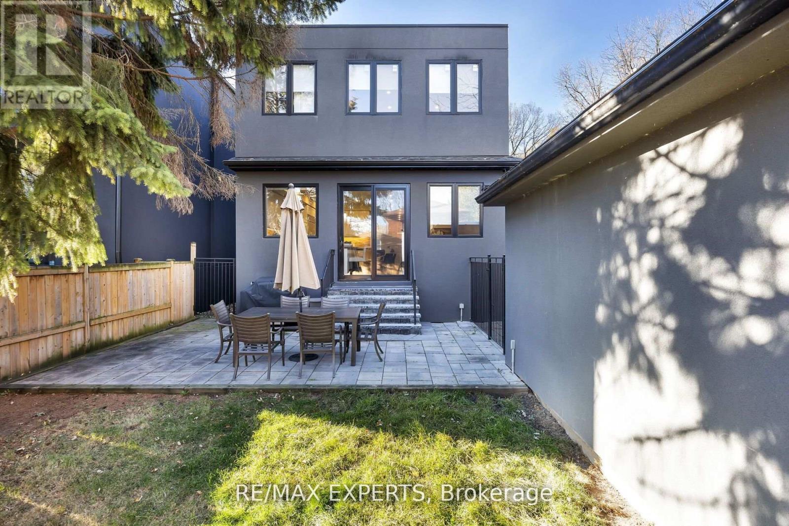 5 Dartmouth Crescent, Toronto, Ontario  M8V 1W9 - Photo 14 - W12728828