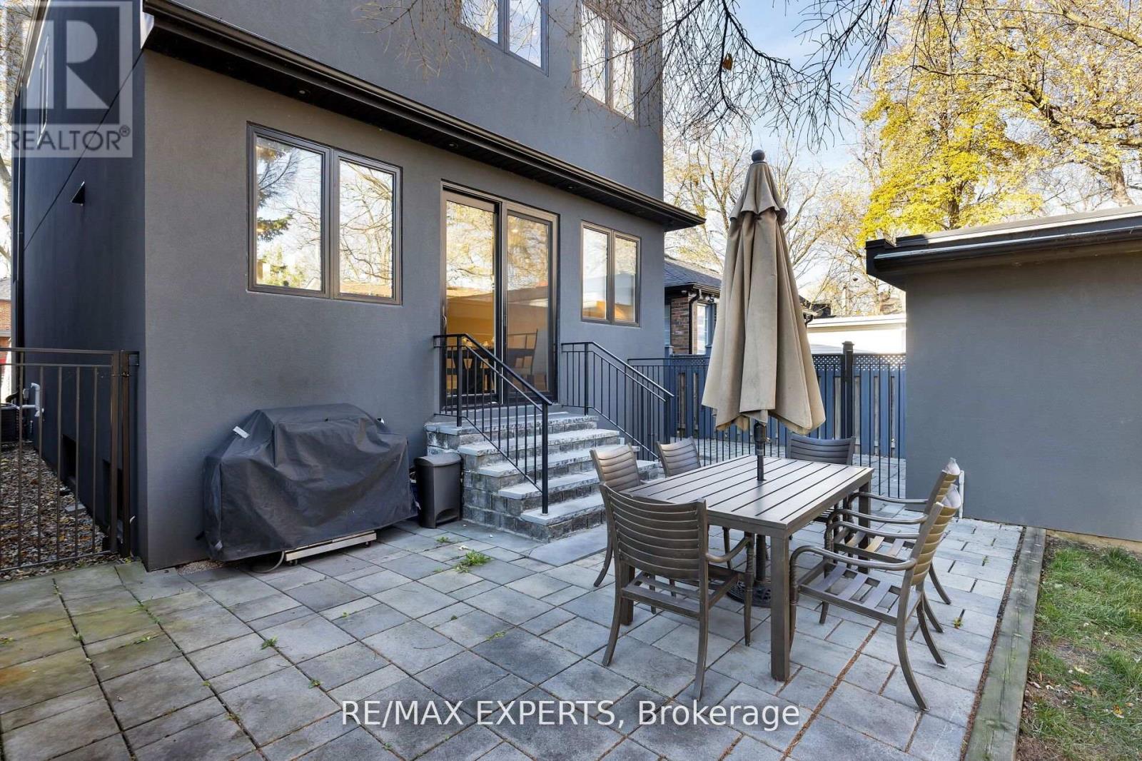 5 Dartmouth Crescent, Toronto, Ontario  M8V 1W9 - Photo 15 - W12728828