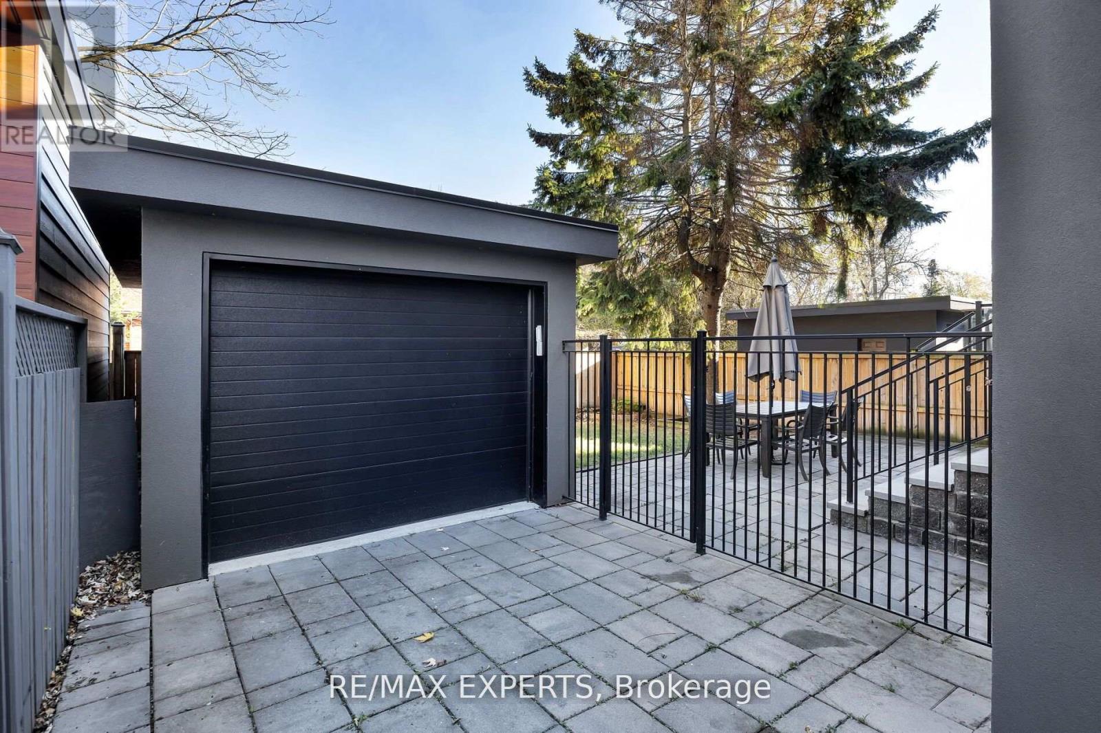 5 Dartmouth Crescent, Toronto, Ontario  M8V 1W9 - Photo 17 - W12728828