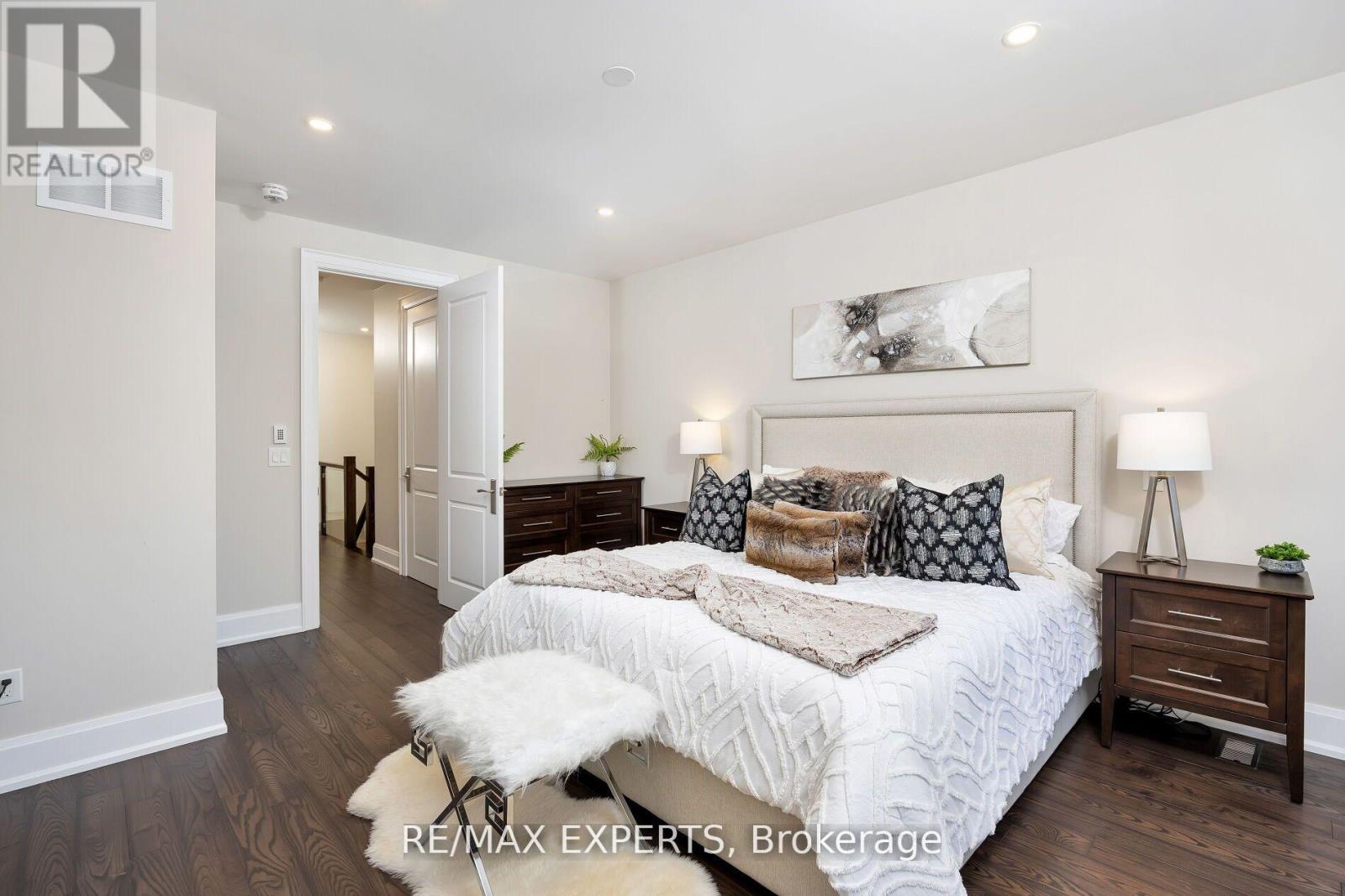 5 Dartmouth Crescent, Toronto, Ontario  M8V 1W9 - Photo 20 - W12728828