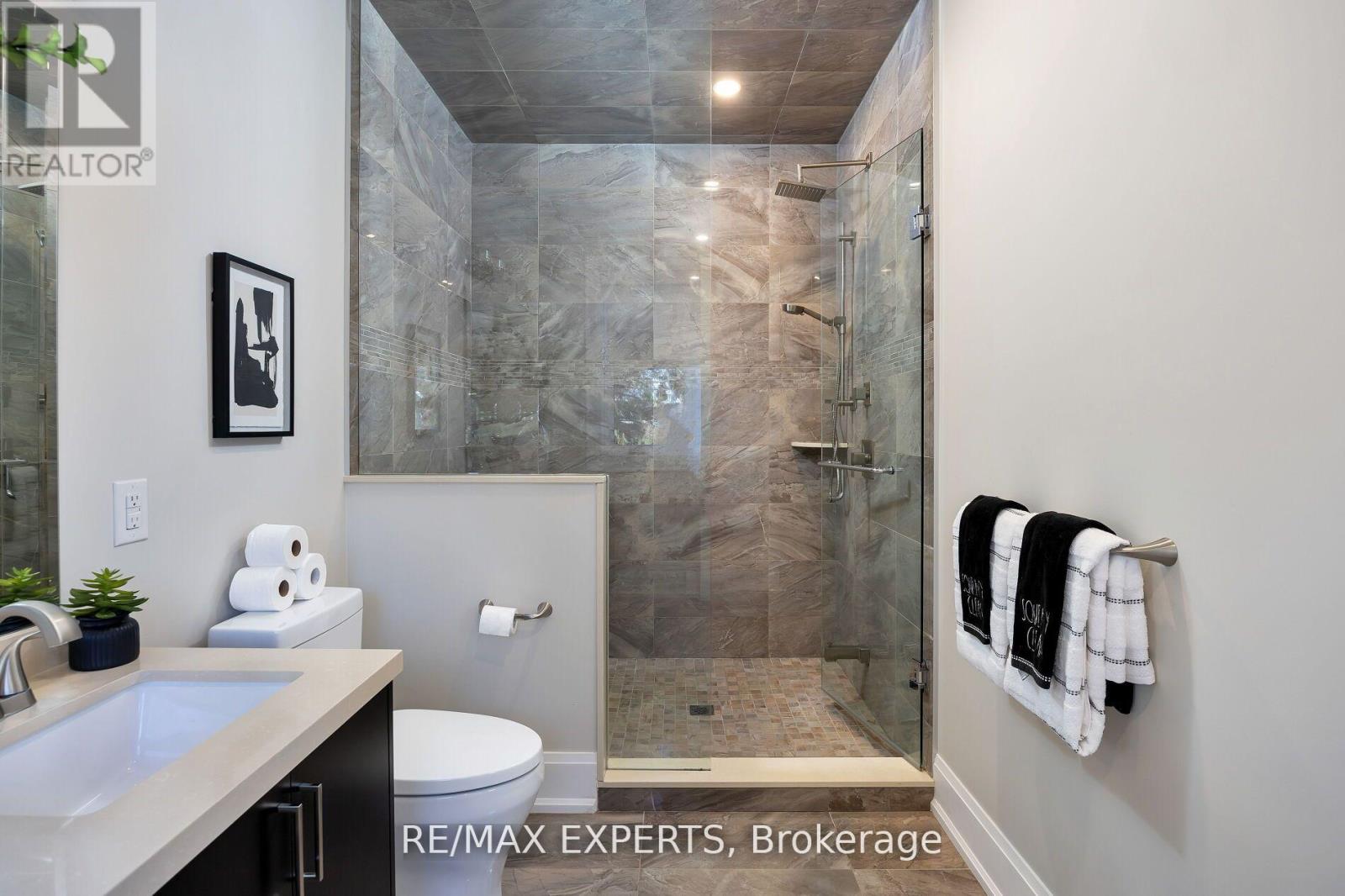 5 Dartmouth Crescent, Toronto, Ontario  M8V 1W9 - Photo 23 - W12728828