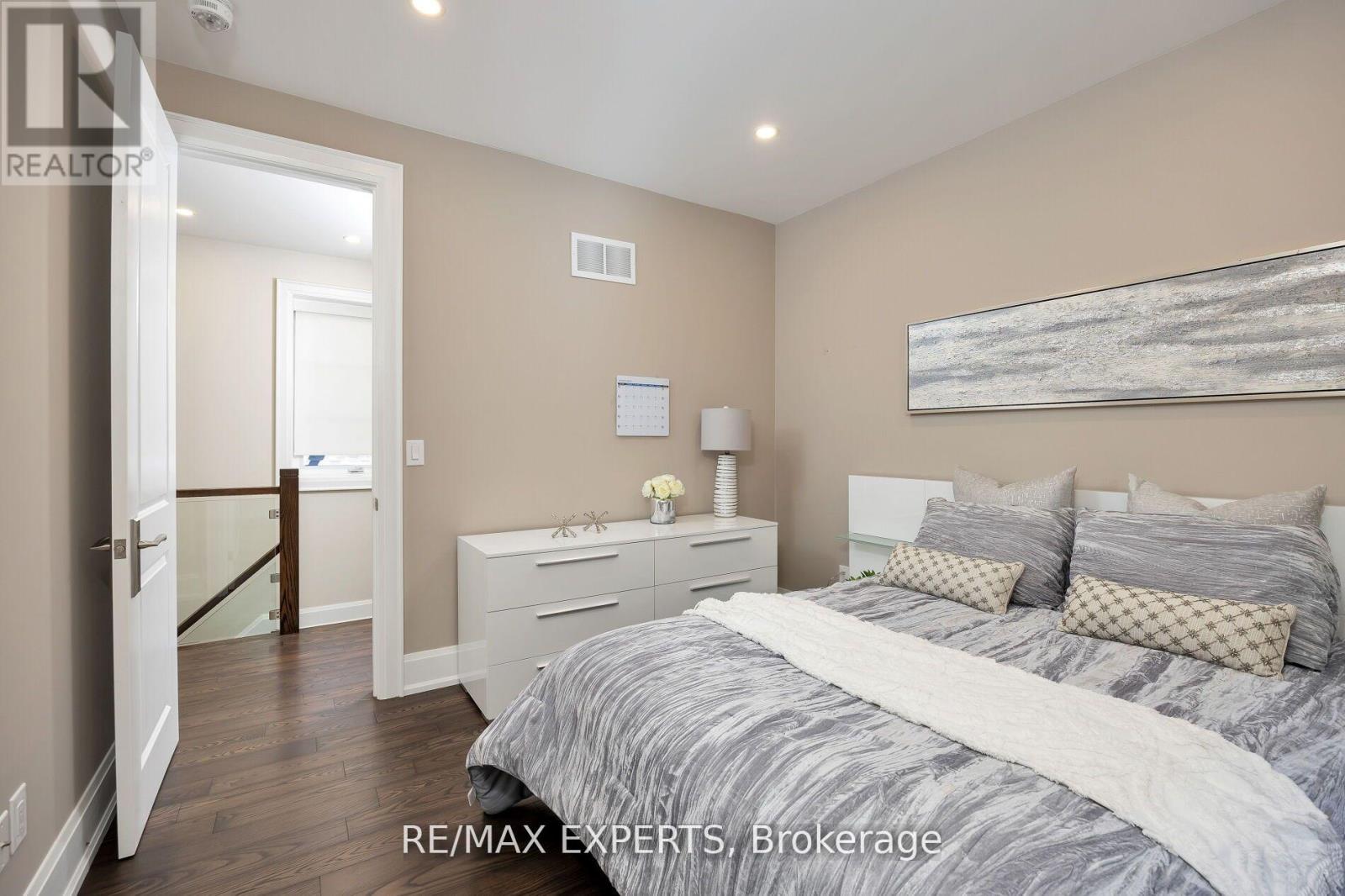 5 Dartmouth Crescent, Toronto, Ontario  M8V 1W9 - Photo 26 - W12728828