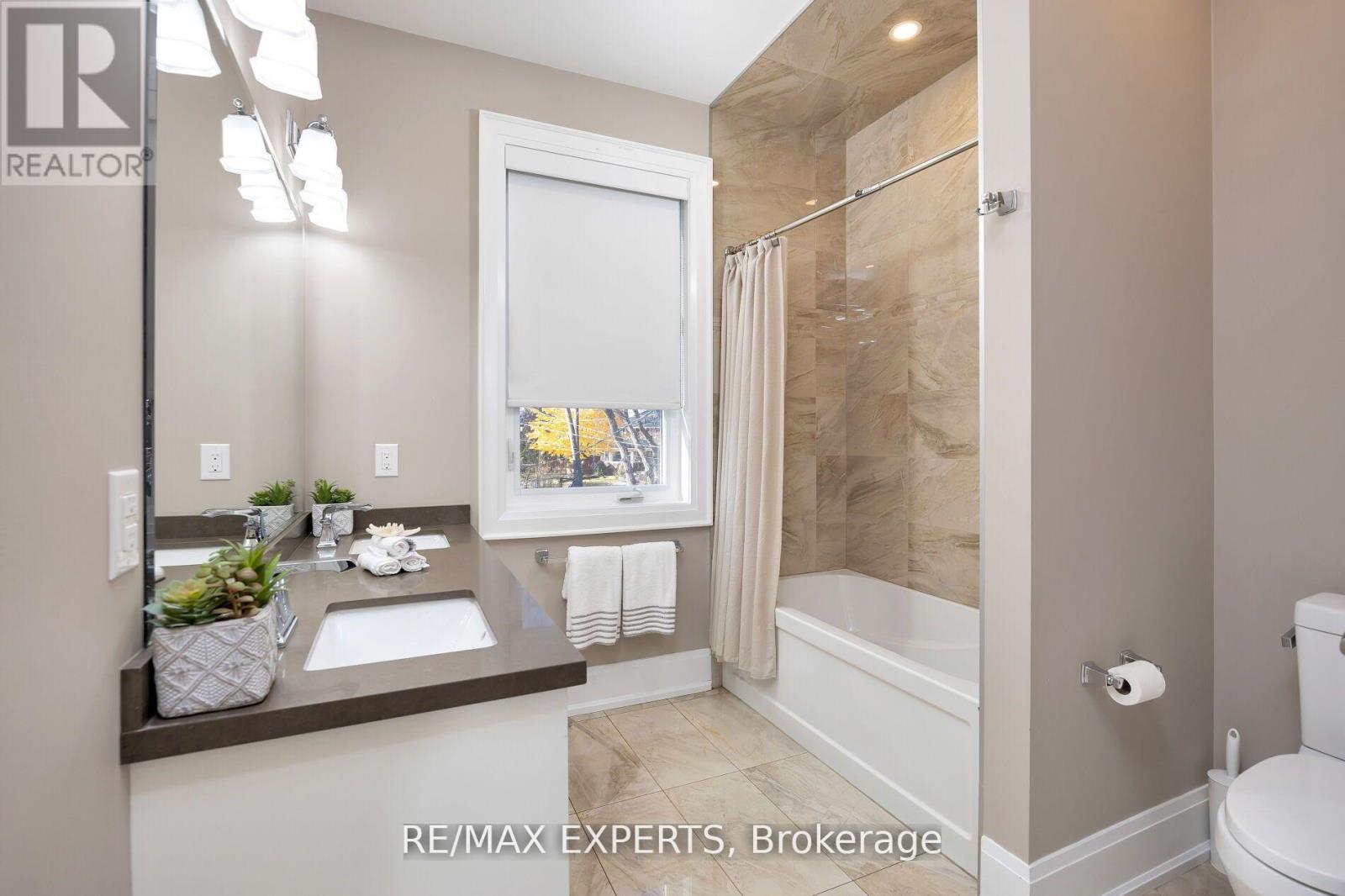 5 Dartmouth Crescent, Toronto, Ontario  M8V 1W9 - Photo 27 - W12728828