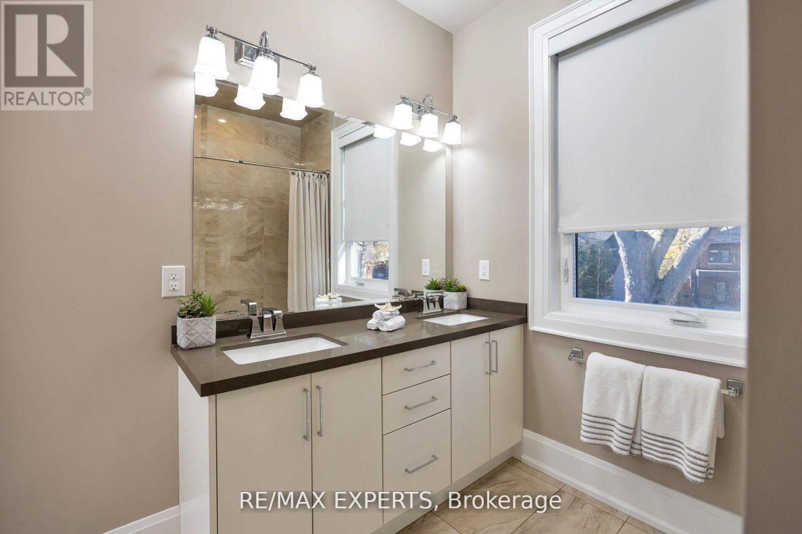 5 Dartmouth Crescent, Toronto, Ontario  M8V 1W9 - Photo 28 - W12728828