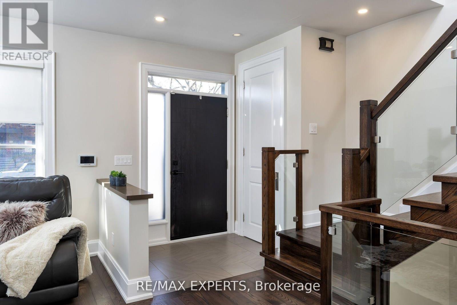 5 Dartmouth Crescent, Toronto, Ontario  M8V 1W9 - Photo 3 - W12728828