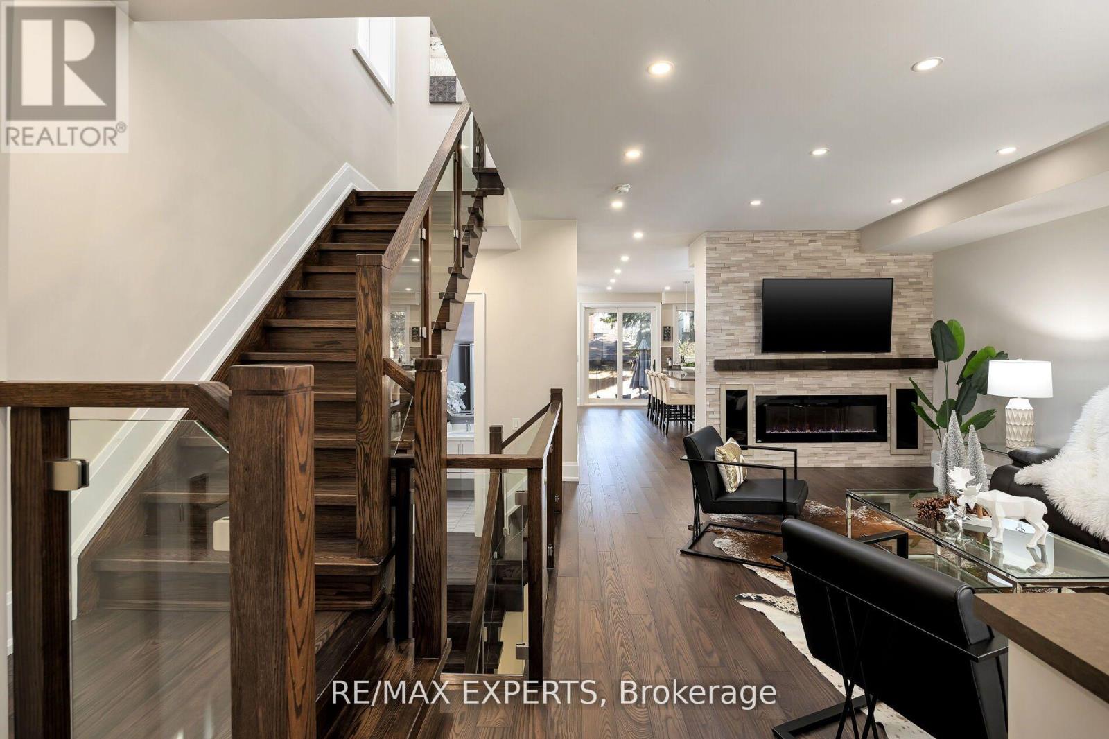 5 Dartmouth Crescent, Toronto, Ontario  M8V 1W9 - Photo 4 - W12728828