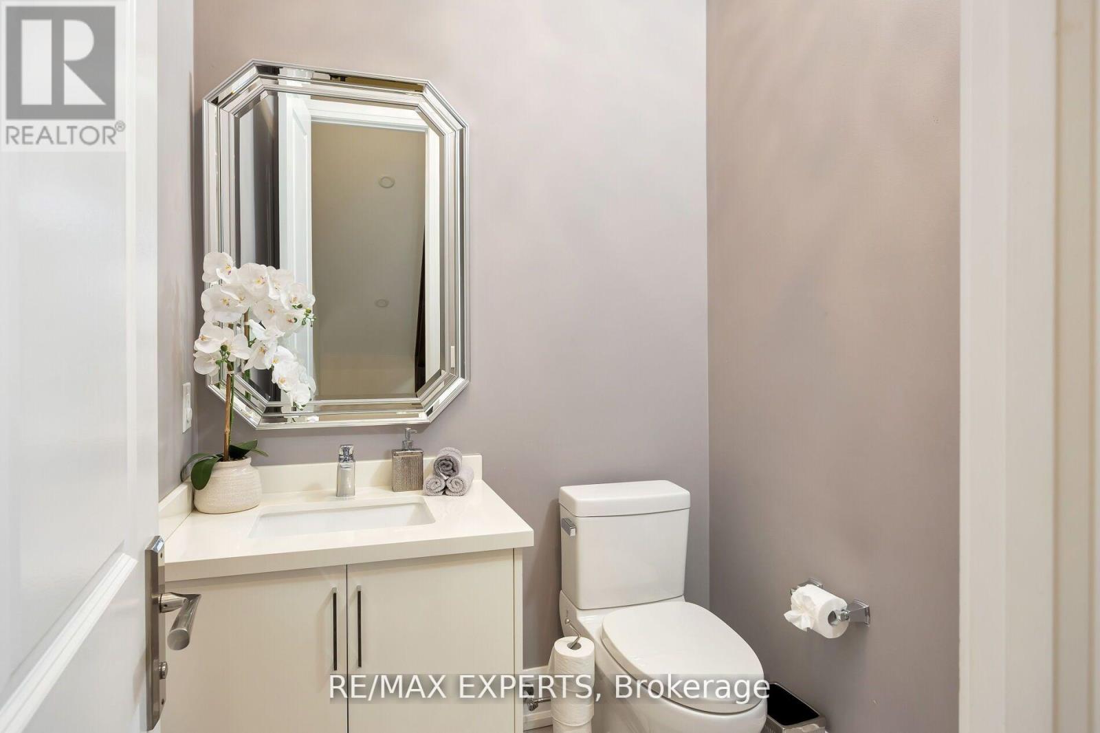 5 Dartmouth Crescent, Toronto, Ontario  M8V 1W9 - Photo 7 - W12728828