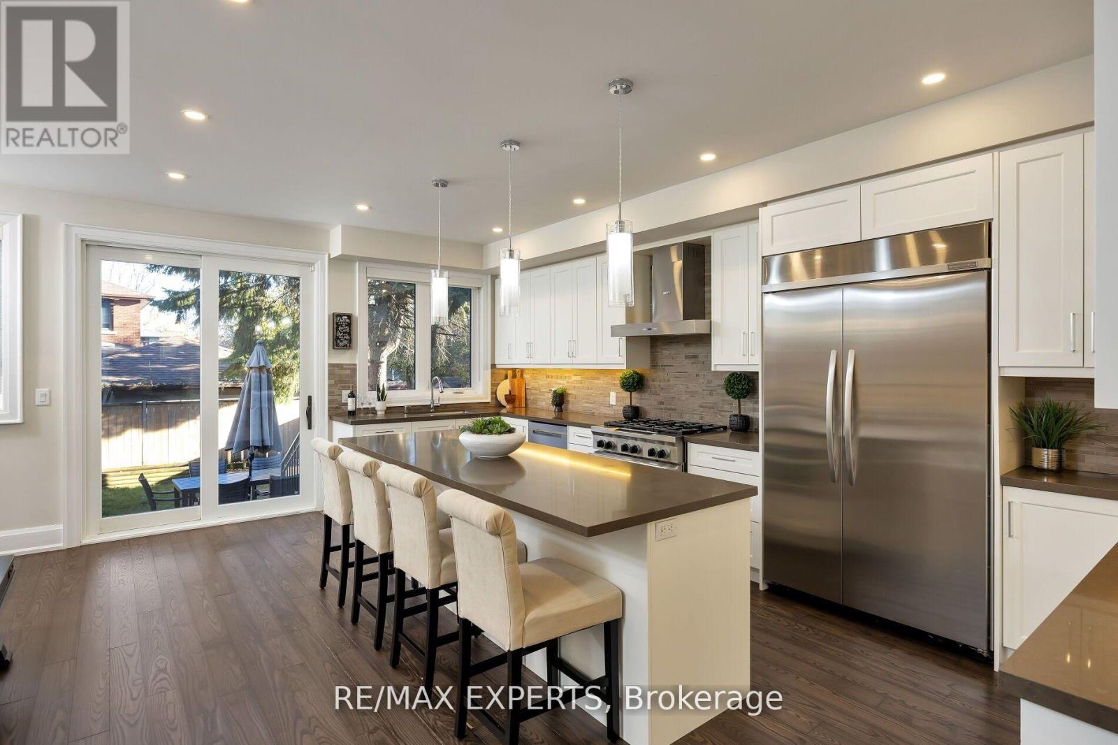 5 Dartmouth Crescent, Toronto, Ontario  M8V 1W9 - Photo 8 - W12728828