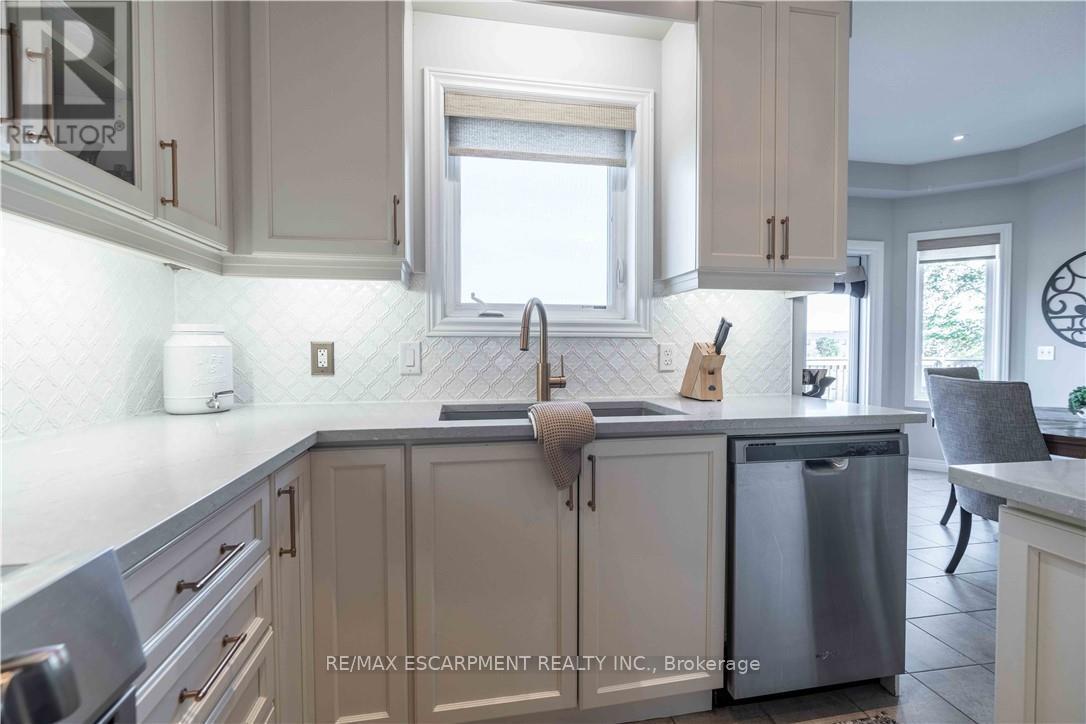 51 Showcase Drive, Hamilton, Ontario  L0R 1P0 - Photo 10 - X12728856