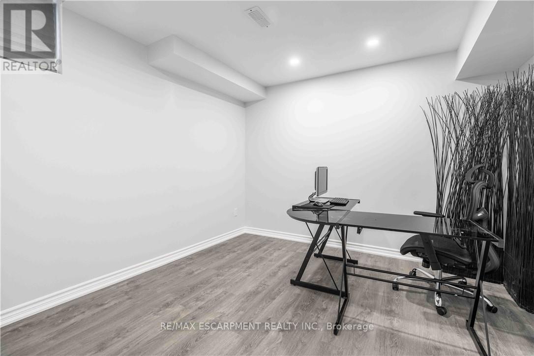 51 Showcase Drive, Hamilton, Ontario  L0R 1P0 - Photo 37 - X12728856