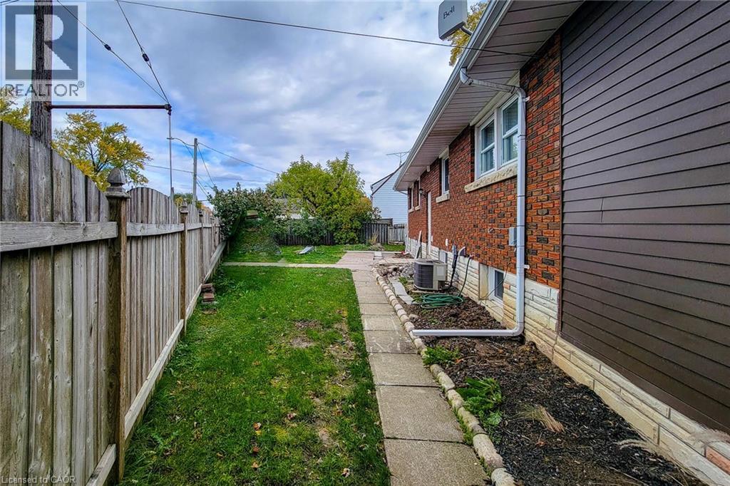 3 Grove Avenue Unit# Lower, St. Catharines, Ontario  L2P 1C5 - Photo 2 - 40800575