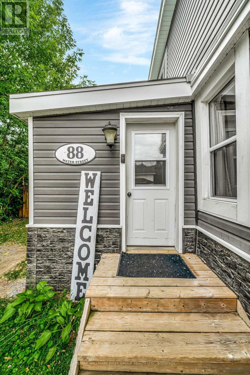 88 Water Street, Quinte West, Ontario  K8V 4M4 - Photo 3 - X12729106