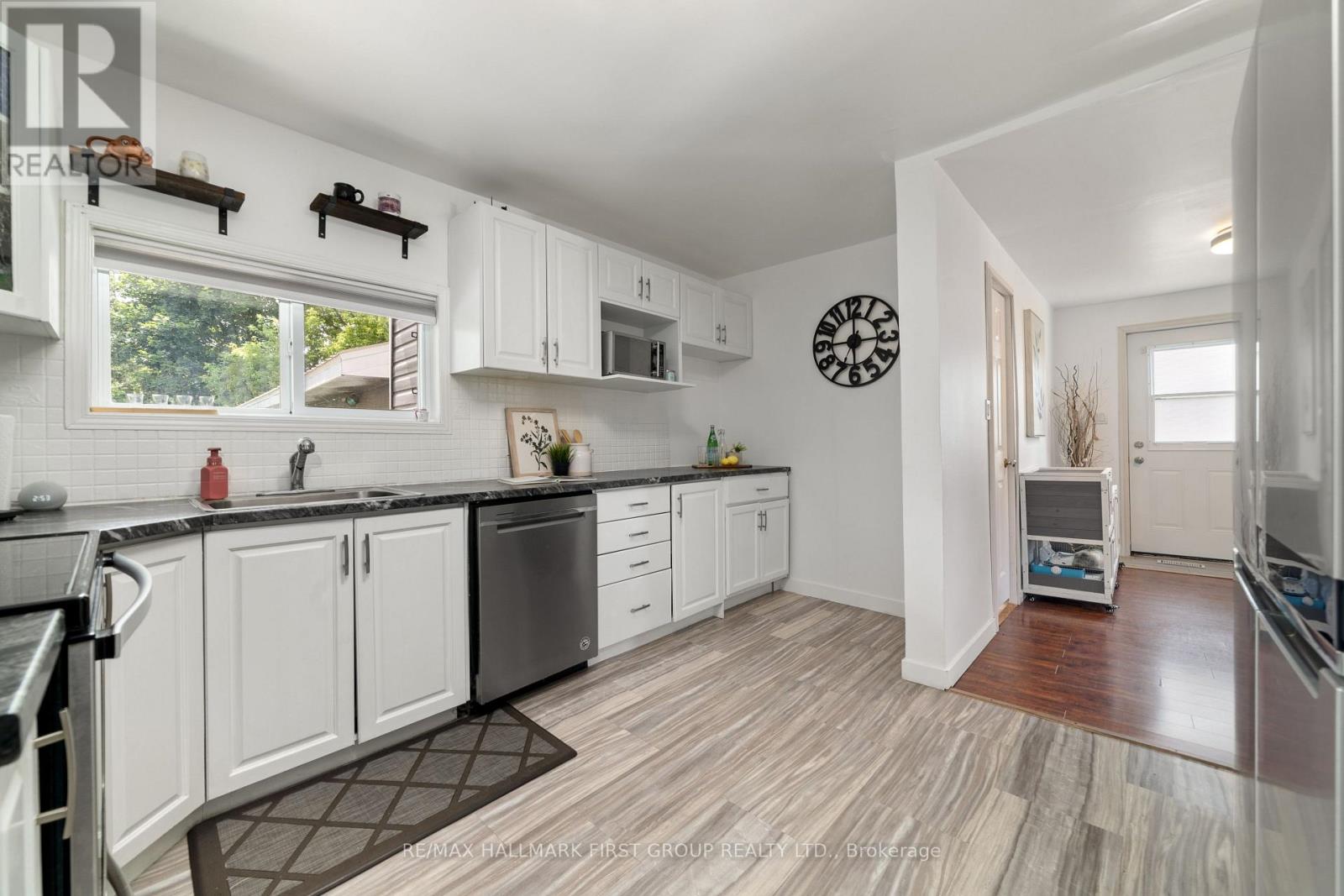 88 Water Street, Quinte West, Ontario  K8V 4M4 - Photo 9 - X12729106