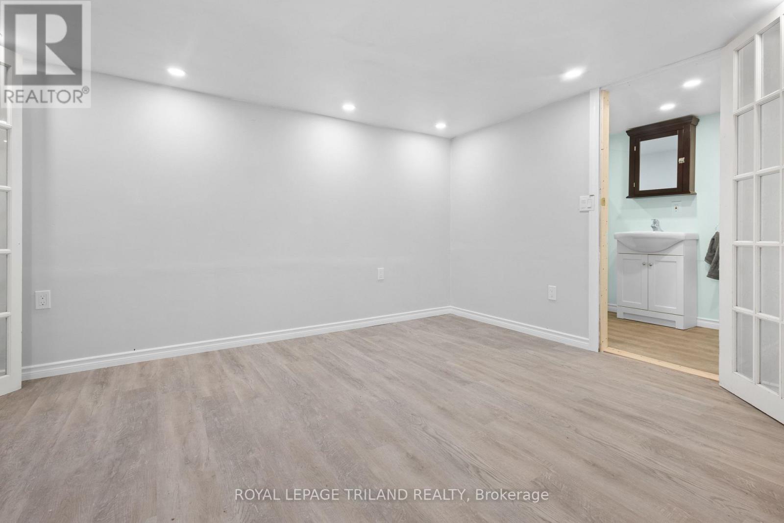 1248 Southdale Road E, London South, Ontario  N6E 1B4 - Photo 31 - X12728934