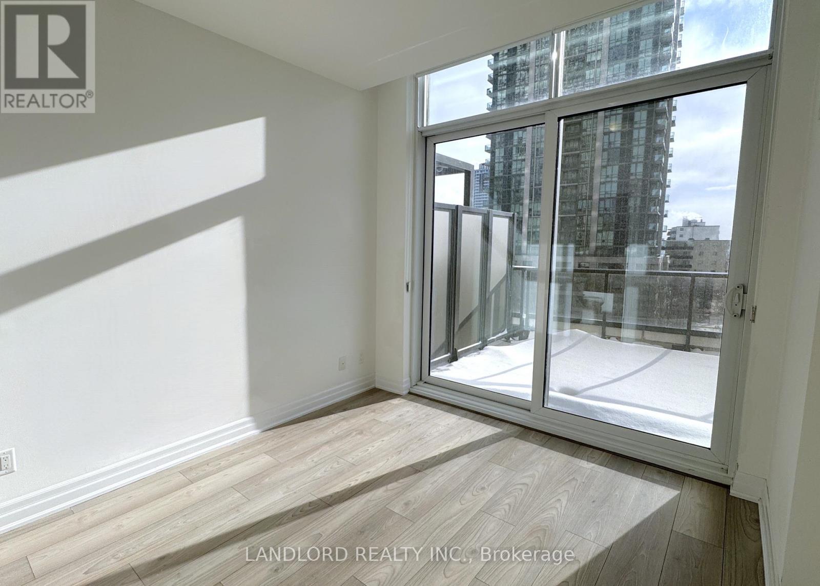 502 - 36 Elm Drive W, Mississauga, Ontario  L5B 0N3 - Photo 9 - W12610626