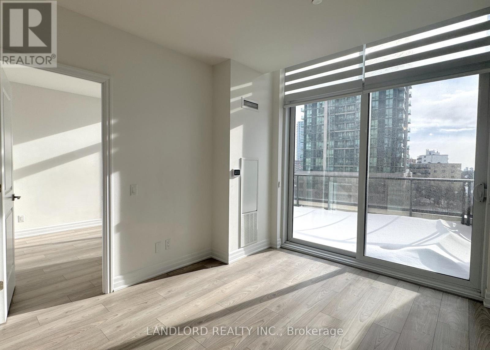 502 - 36 Elm Drive W, Mississauga, Ontario  L5B 0N3 - Photo 7 - W12610626