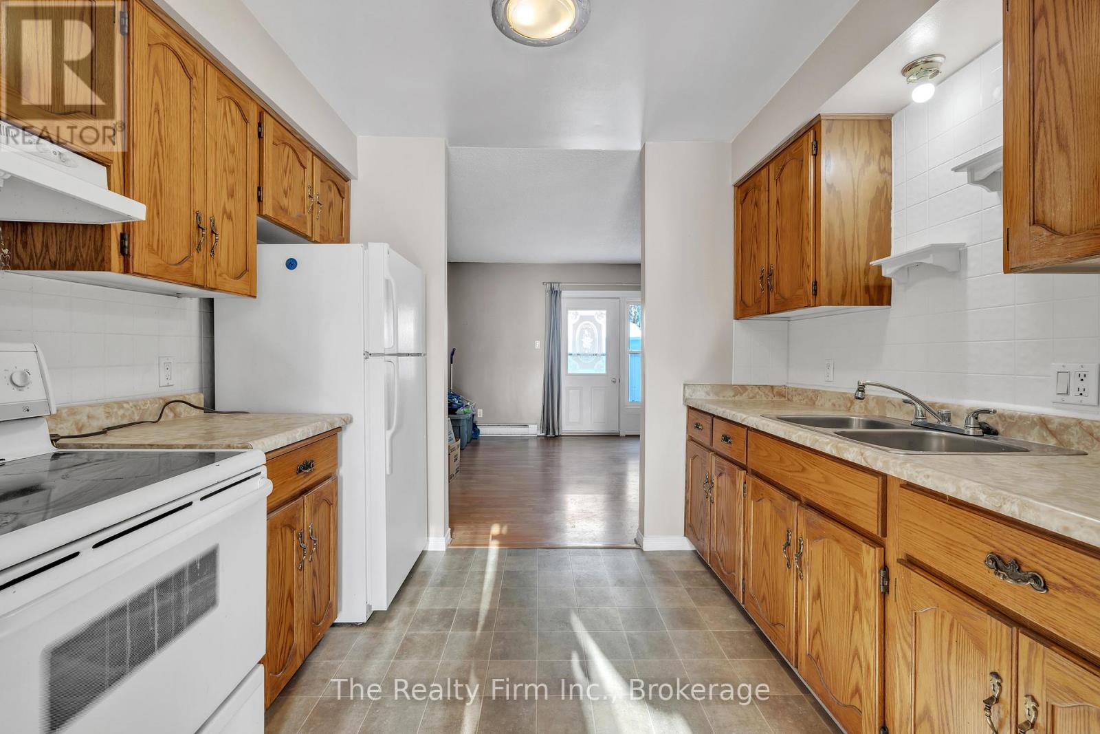 40 Marlboro Court, Woodstock, Ontario  N4S 8P4 - Photo 6 - X12729080