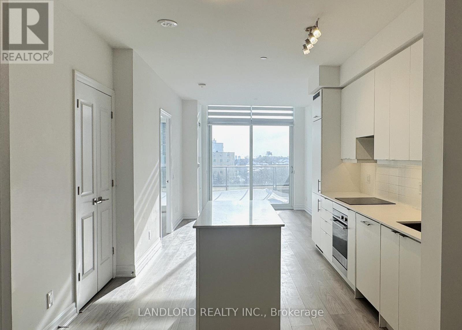 502 - 36 Elm Drive W, Mississauga, Ontario  L5B 0N3 - Photo 2 - W12610626