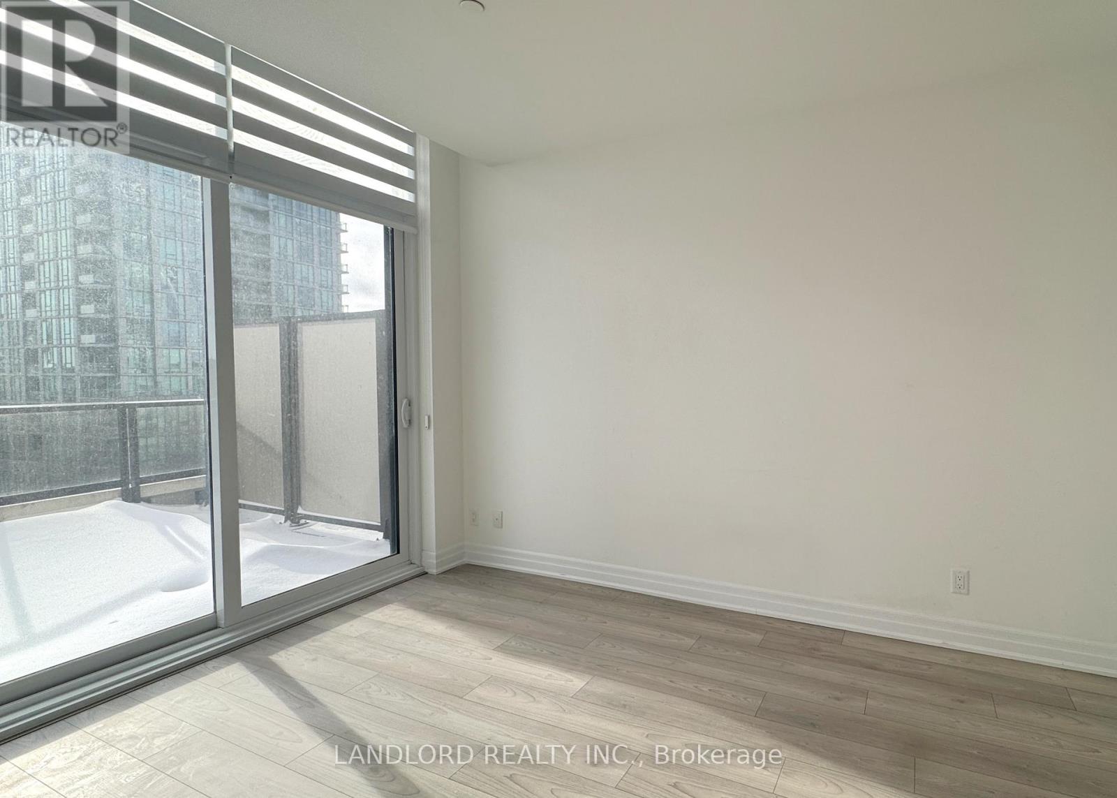 502 - 36 Elm Drive W, Mississauga, Ontario  L5B 0N3 - Photo 6 - W12610626