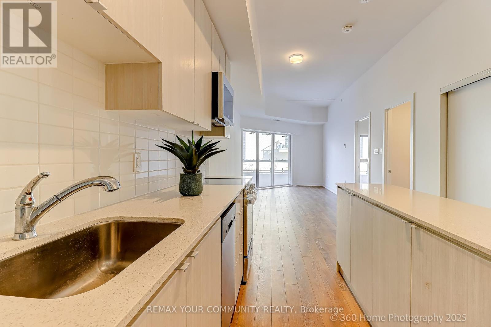 112 - 2433 Dufferin Street, Toronto, Ontario  M6E 3T3 - Photo 9 - W12718992