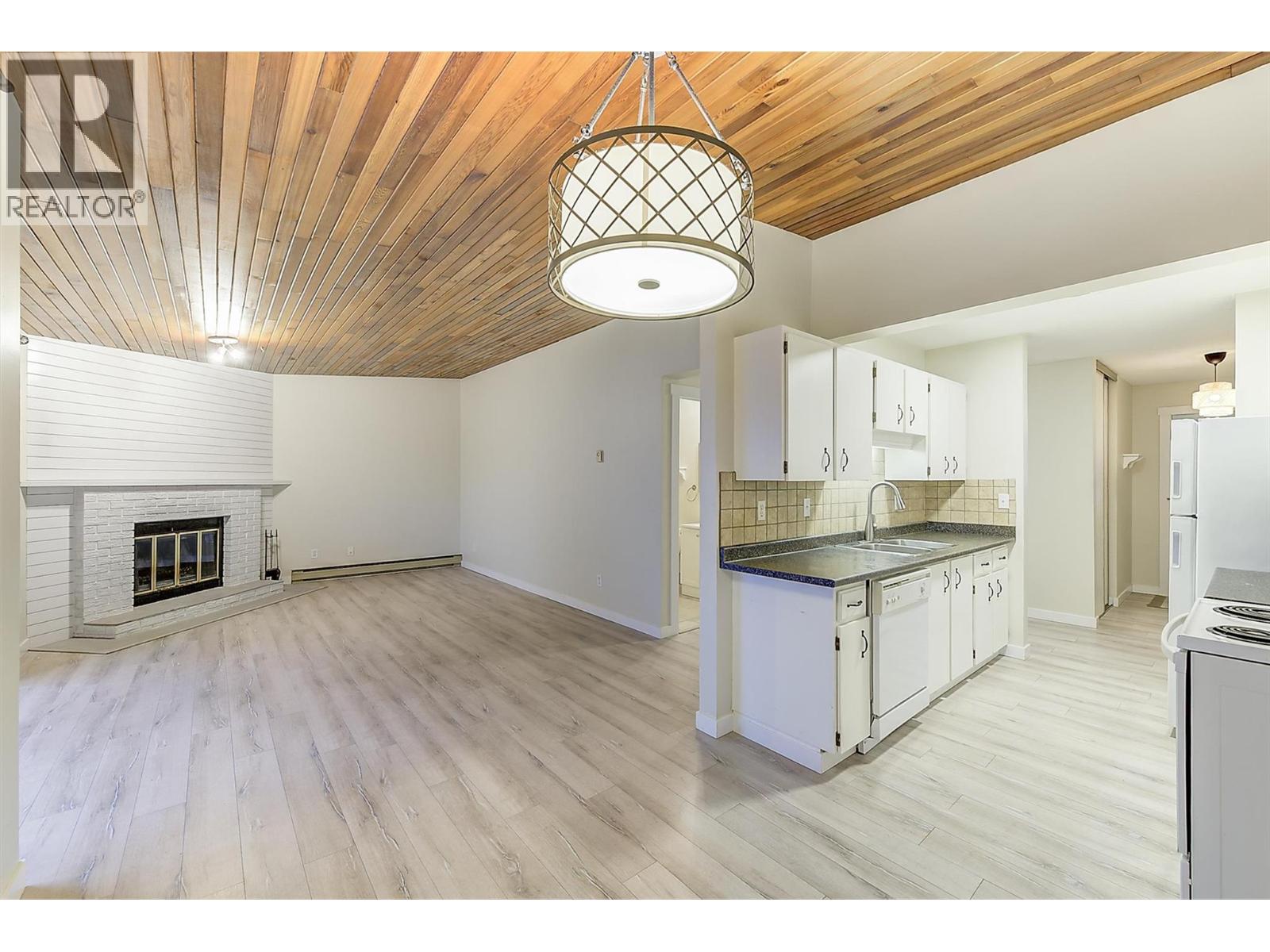 240 McIntosh Road Unit# 209, Kelowna, British Columbia