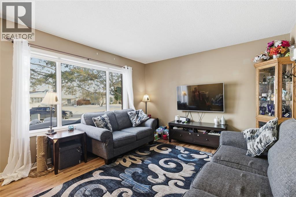 1023 Salisbury Street Unit# 8, Sarnia, Ontario  N7S 4N8 - Photo 3 - 26001902