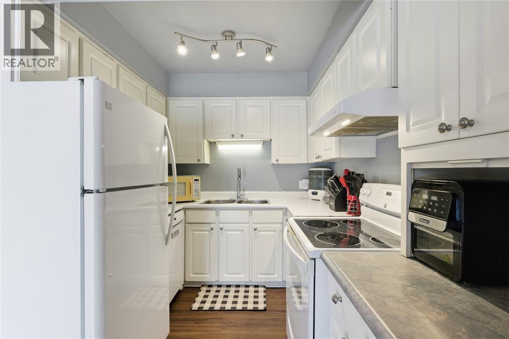 1023 Salisbury Street Unit# 8, Sarnia, Ontario  N7S 4N8 - Photo 9 - 26001902