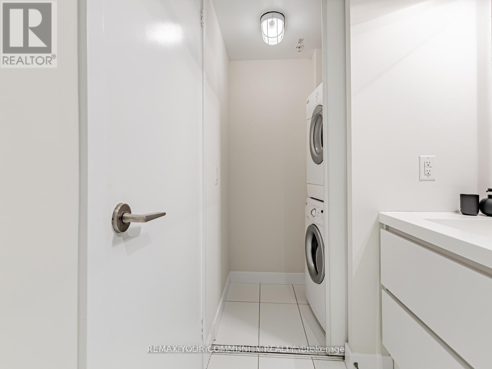 3002 - 85 Queens Wharf Road, Toronto, Ontario  M5V 0J9 - Photo 17 - C12728898