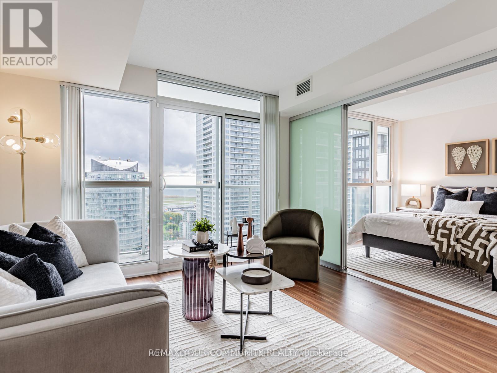 3002 - 85 Queens Wharf Road, Toronto, Ontario  M5V 0J9 - Photo 2 - C12728898