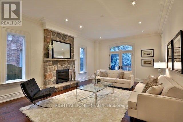 11 York Road, Toronto, Ontario  M2L 1H4 - Photo 5 - C12729128