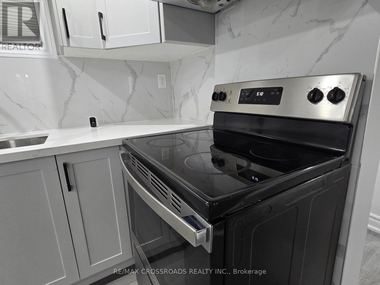 Lower/bsmt - 3265 Turnstone Boulevard, Pickering, Ontario  L1X 0N2 - Photo 7 - E12729000