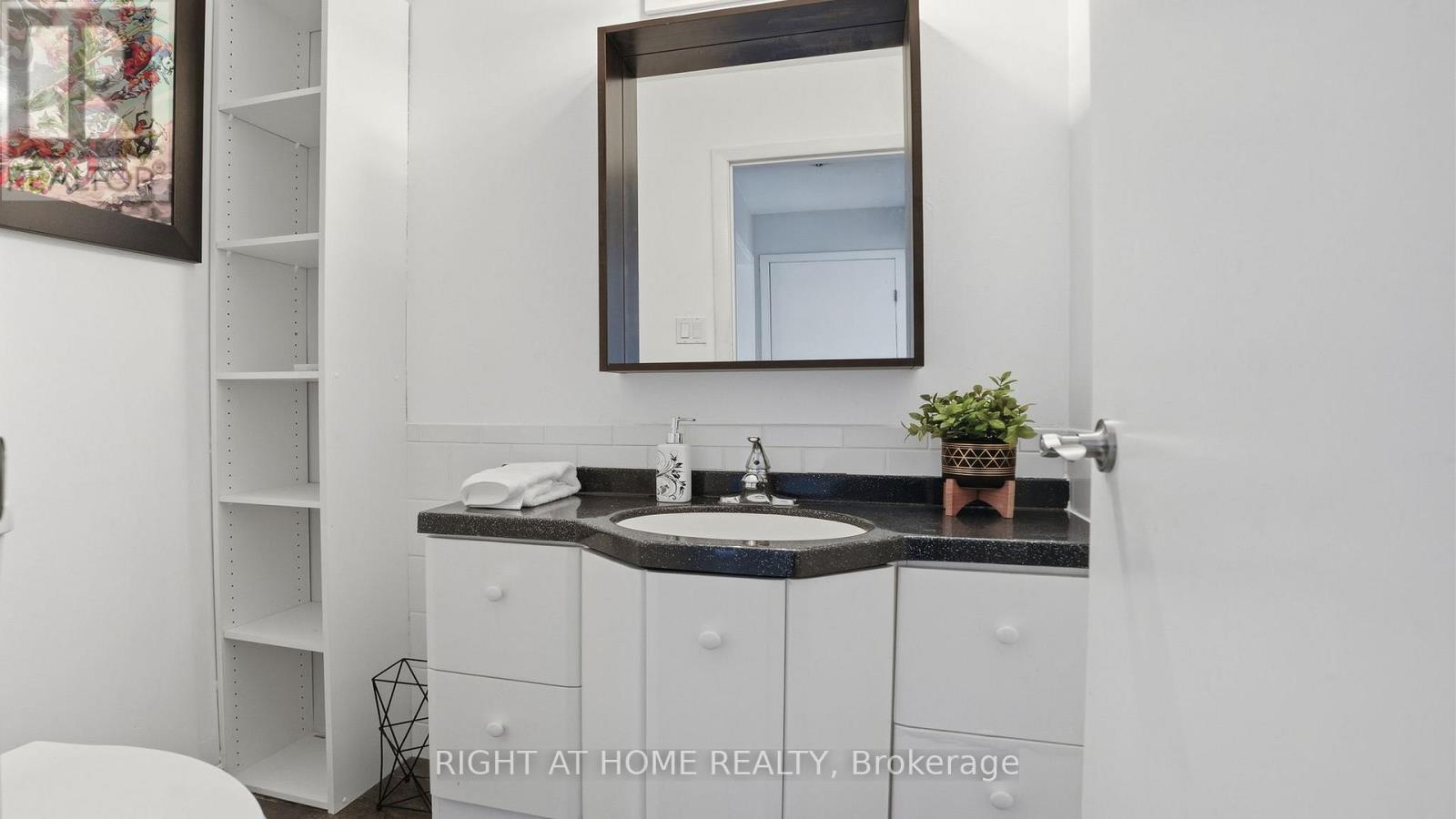 408 Camelot Court, Oshawa, Ontario  L1G 6P7 - Photo 11 - E12729098