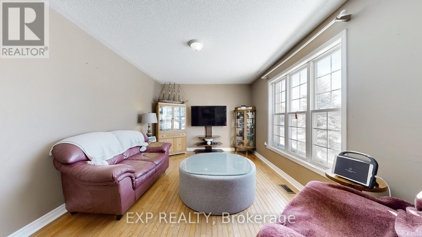 33 Wrendale Crescent, Georgina, Ontario  L4P 4C4 - Photo 6 - N12728938