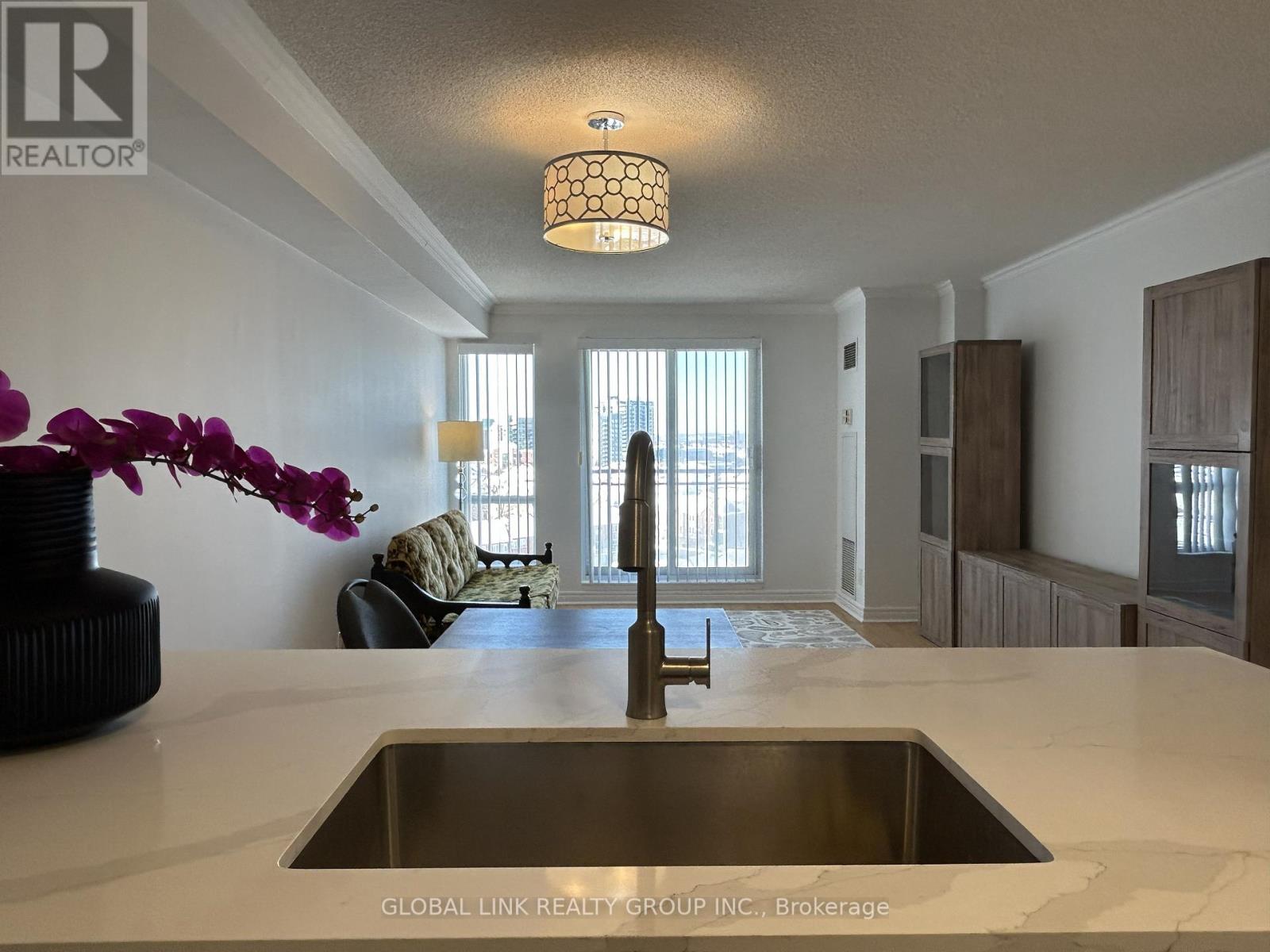 1206 - 399 South Park Road Nw, Markham, Ontario  L3T 7W6 - Photo 4 - N12728976